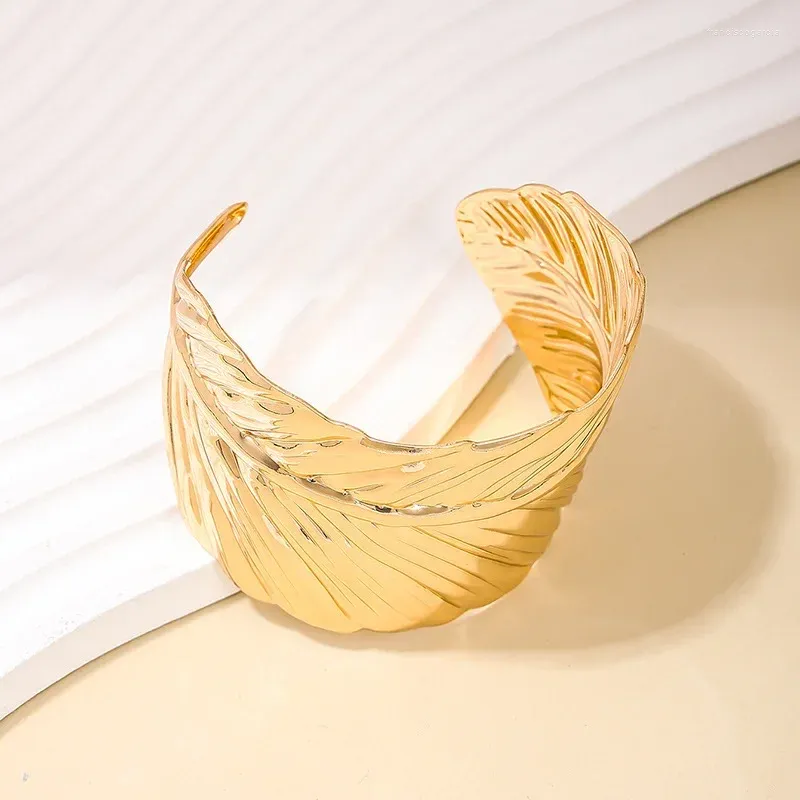 Bracelet en métal à manche à manche en forme de feuilles géométriques bracelet en forme de feuilles pour femmes bijoux de mode de fête de vacances CB039