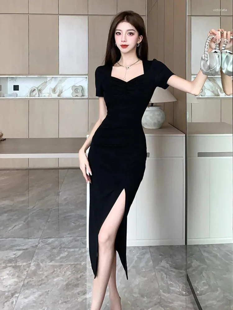 Partykleider französischer schwarzer Quadratausschnitt kurzärärmische Kleidung für Frauen im Sommer High-End Sexy Temperament Split Gesäß mit mittlerer Länge Rock