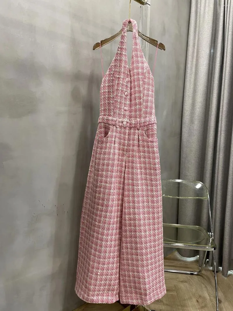 Pantaloni femminili 24 Plutocratici di dopamina rosa all'inizio della primavera indossano salti di tweed a quadri4.1