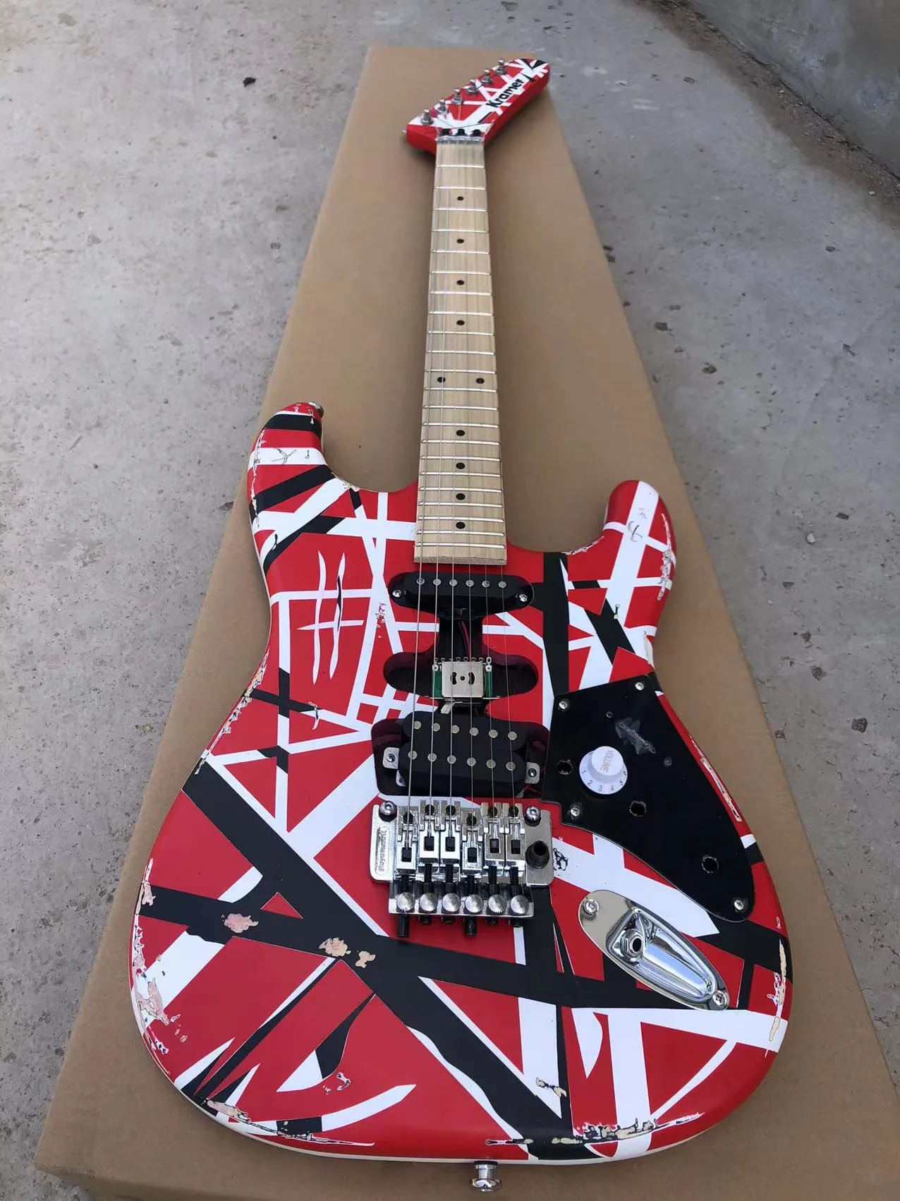 Eddie Van Halen "Fran Ken" Heavy-Duty Relic Electric Guitar/Red Body/Black and White Striped Decoration, Groothandel en Retail
