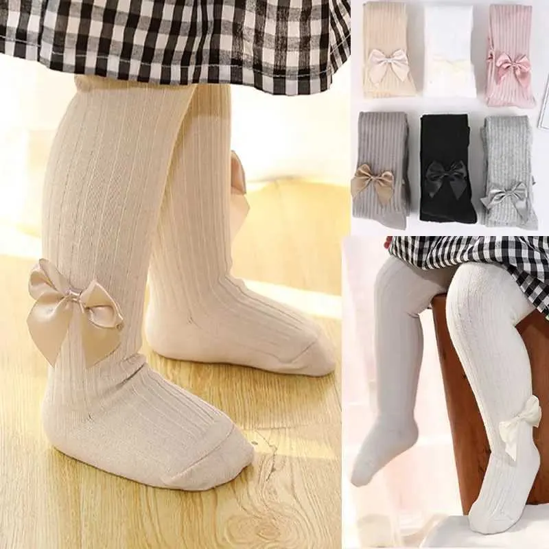 Chaussettes pour enfants automne nouveau de style coréen coton en tricot arc serré fille verticale Stripe Pantyhose Girl Kids Stockings Princess Bowknet Collons Y240504