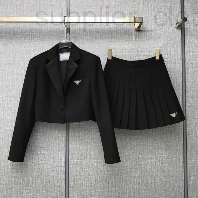 Deux pièces de robes Designer Fashion Fashion Womens Suit à jupe courte Suite designer de concepteur Luxur