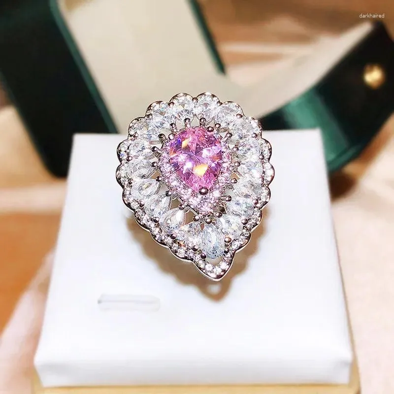 Ringos de cluster Luxo Nicho de lúcio rosa anel de gota super flash zircão brilhante ladras joias de joias premium banquetes acessórios de festa