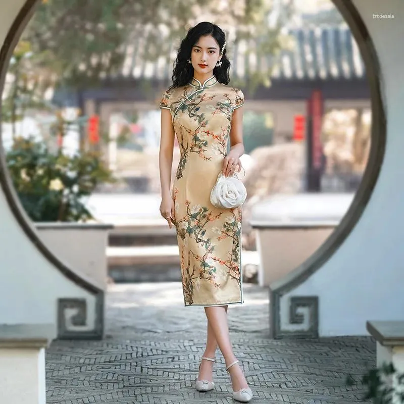 Silk qipao shop