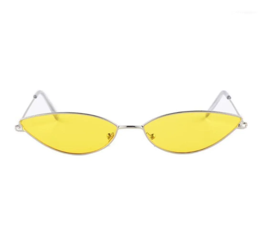 Gudzws Vintage Cat Eye Sunglasses Small Metal Frame Super Léger pour les femmes Unisex18956317