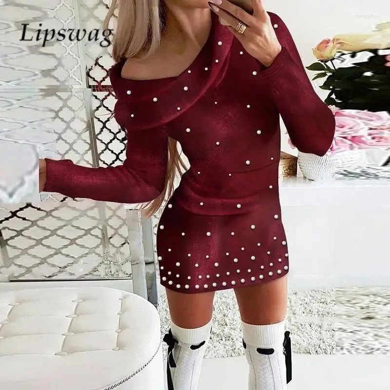 Vestidos casuais 2024 Sexy Velvet Pearl Solid Mini Dress Fashion lapela Off Party Party Autumn Elegant Senhor