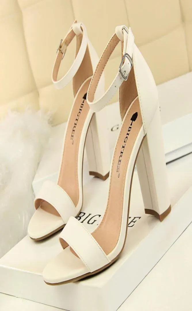2020 Summer Plus Taille 3443 Femme 95cm High Heels Sandals Classic Block Plateforme Pumps Lady Chunky Burgundy Yellow Nude Shoes2013760