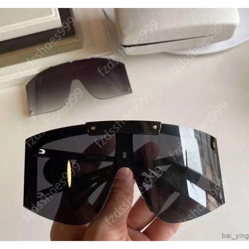 Shield Wrap Solglasögon 4393 Black Grey Extra utbytbar lins Sonnenbrille Gafa de Sol Fashion Overdimensionerade Sun Glasses UV400 Protection Baiying