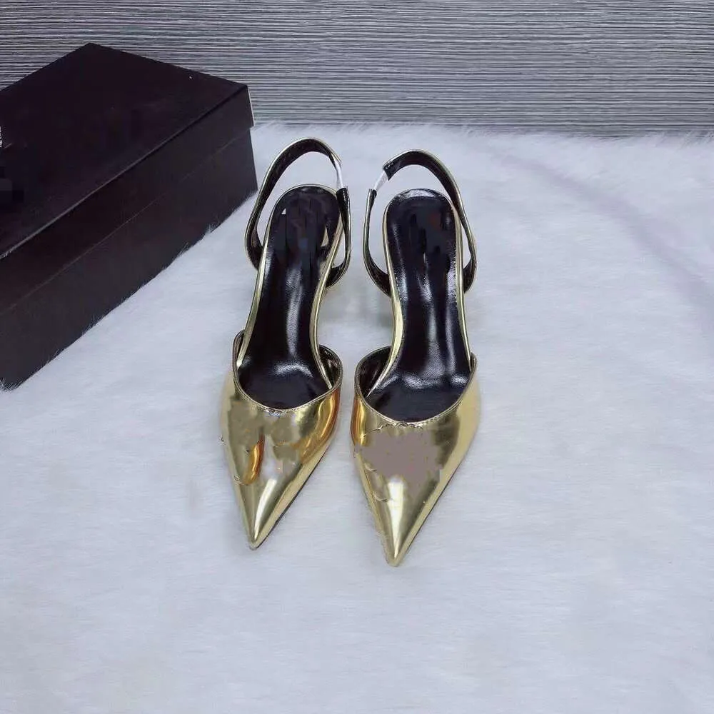 2024 Miui Designer Shoes Kitten Heel High Heels Woman Miui Sandaler äkta läder Solid Color Pointed Toe Buckle Decor Trendy Lacquer Party 46