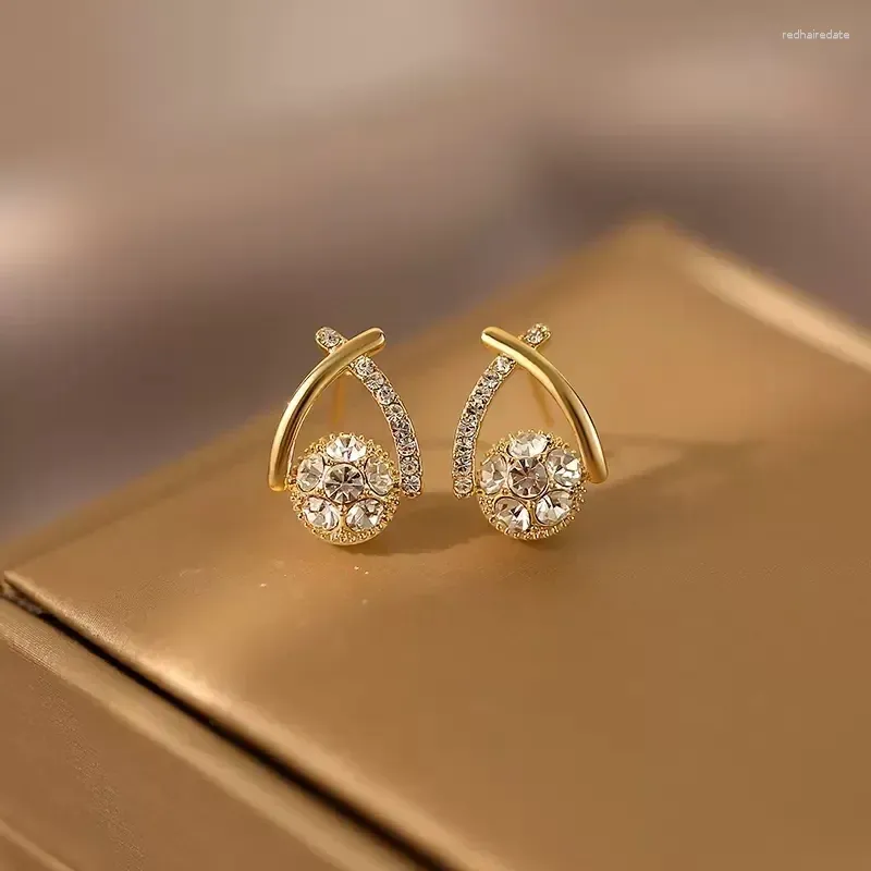 Gestüt Ohrringe 2024 Fashion Cross für Frauen Mädchen koreanischer Stil eleganter Kristallschmuck Ohrringe Fischschwanz Lady Geschenk