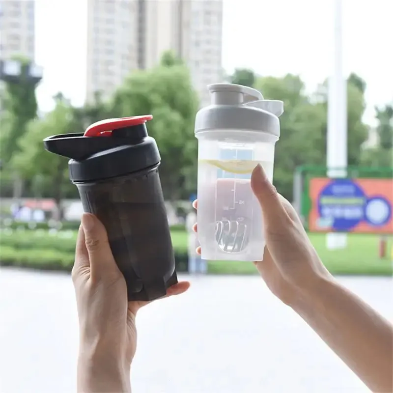 Carina bottiglia d'acqua per ragazza bevanda a prova di perdite sport bottiglie proteiche shaker miscelazione tazza portatile bevande y240422