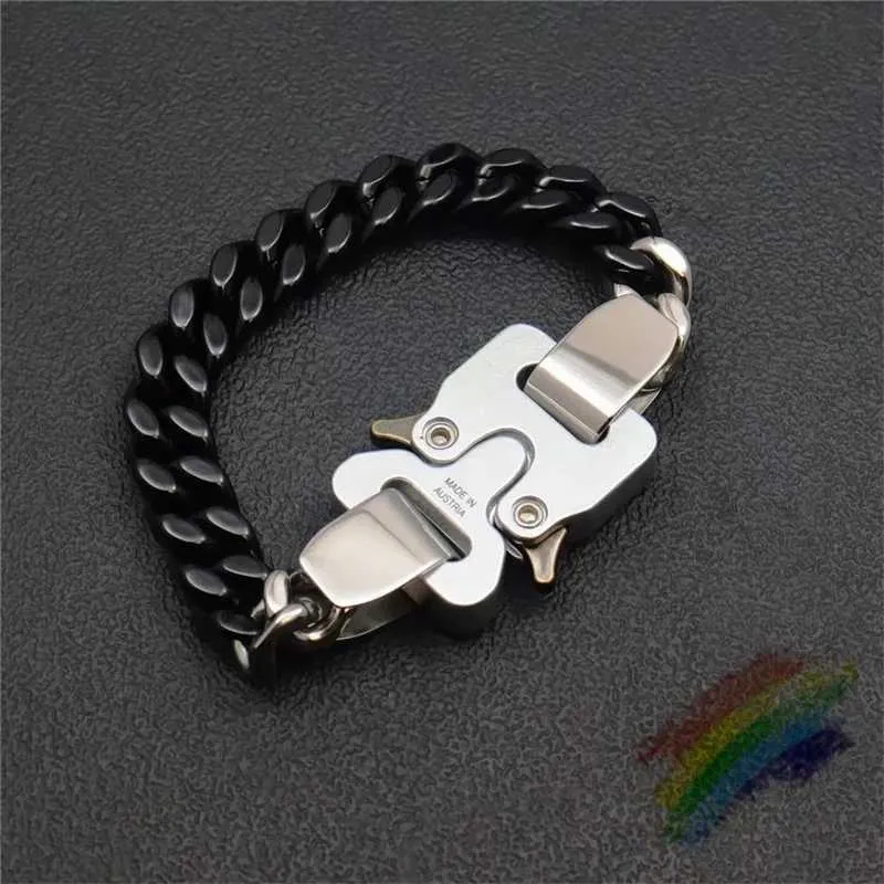 Catena di eroi a catena 1017 braccialetti alyx 9SM MEN DONNE 1 1 MIGLIORI LINK COLORE QUIX BRACELETS BRACELET TITANIUM ACCIAIO CATENA DI METALLO T240429