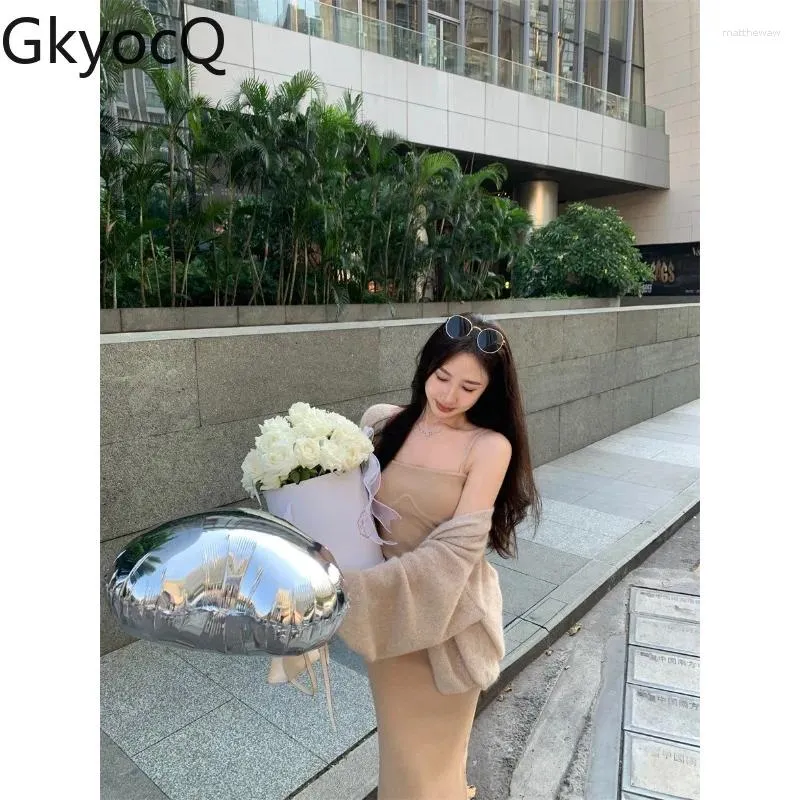 Arbetsklänningar gkyocq ren sexig kvinnlig klänning set långärmad stickad udde av axel flickor camis koreansk mode två bit