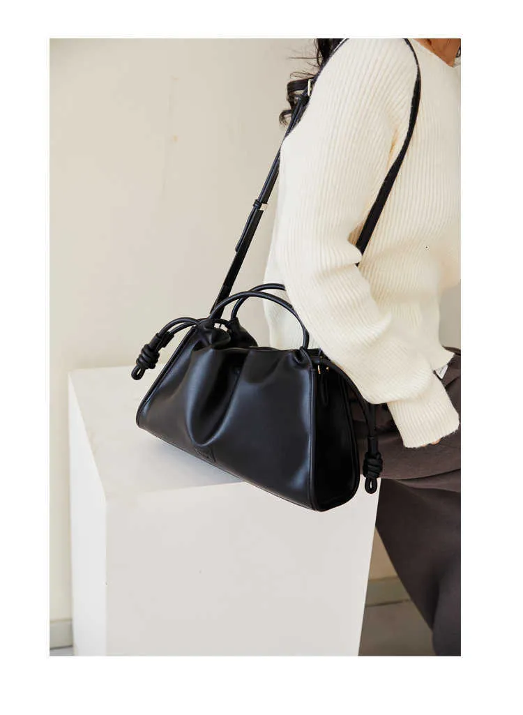 DHgate.com:Cloud-Soft Genuine Leather Single-Shoulder Ladies