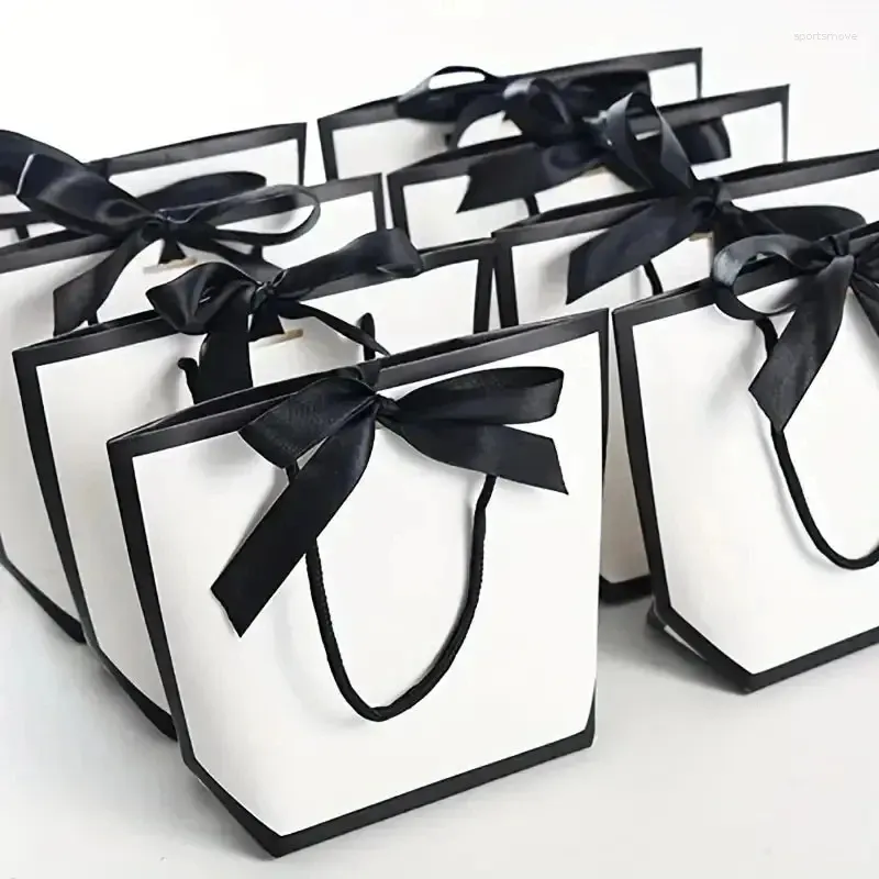 Enveloppe cadeau 10pcs Bow Bow White Pardboard Paper Tote Sacs avec des poignées de magasin de magasinage d'anniversaire de mariage