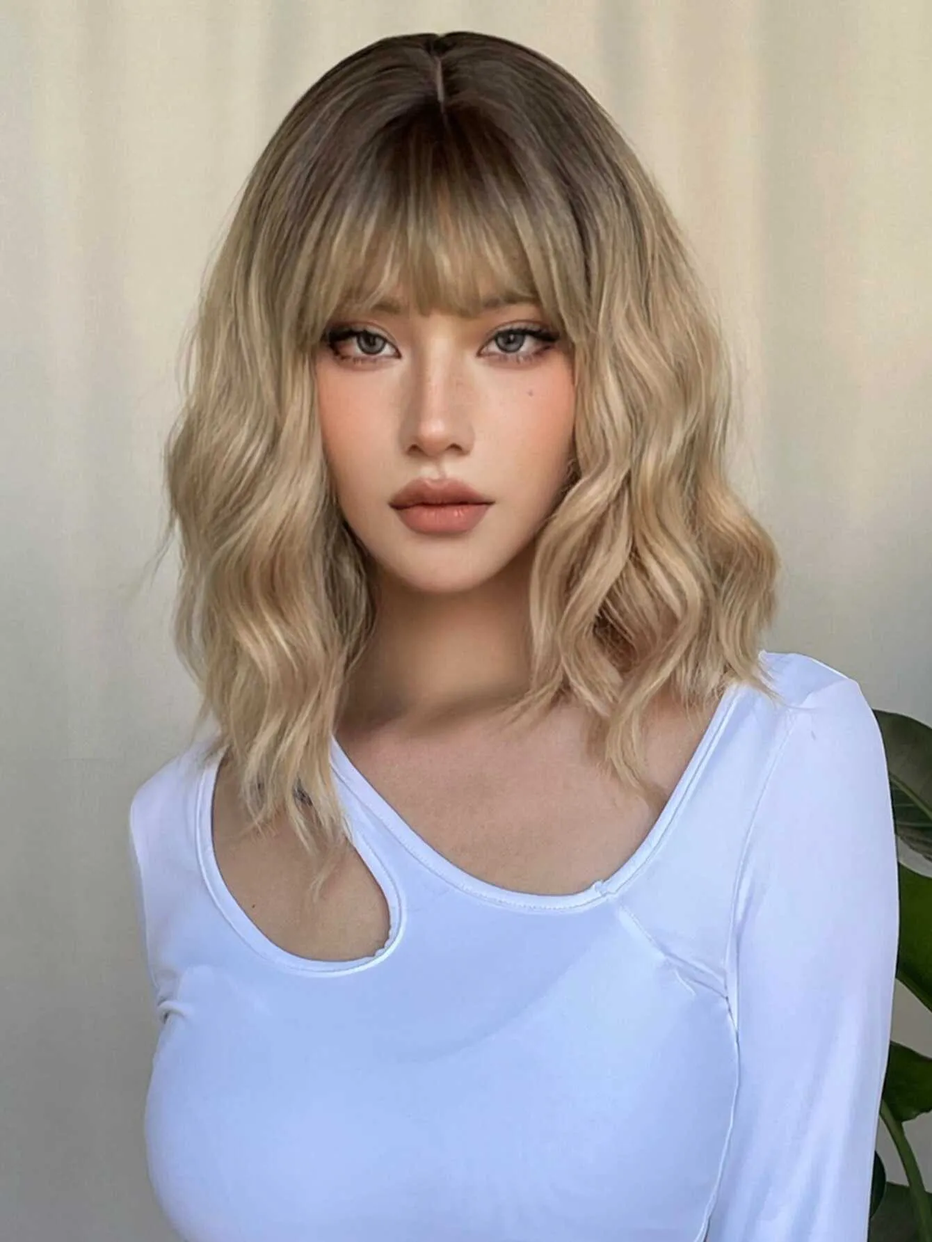 Wig Femmes courts de la clavicule bouclée de coiffure japonais et coréen Gradient Blonde Headgear Full Headgear Breathable and Natural en été