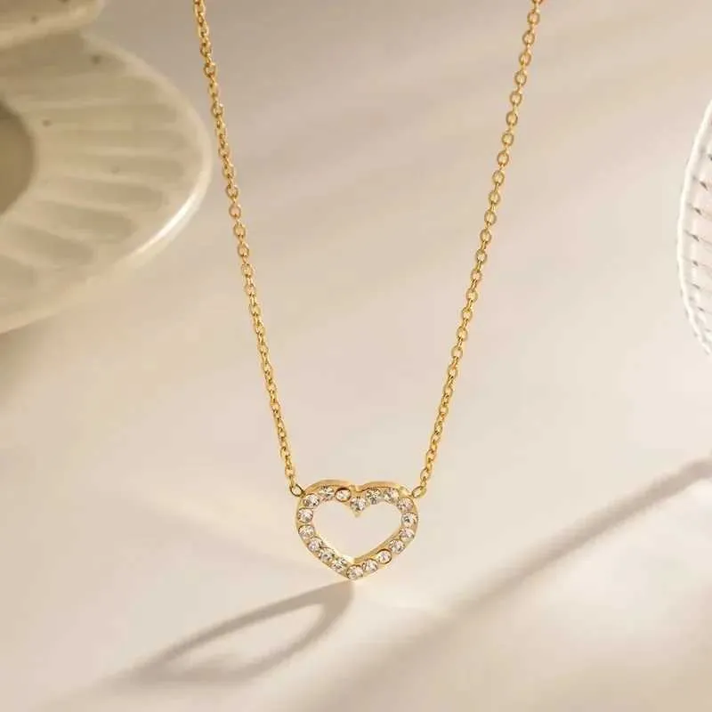 Collane a ciondolo 2024 Nuova collana zircone a forma di cuore coreano Ciondolo per la festa di gioielli per feste di compleanno femminile Q240430
