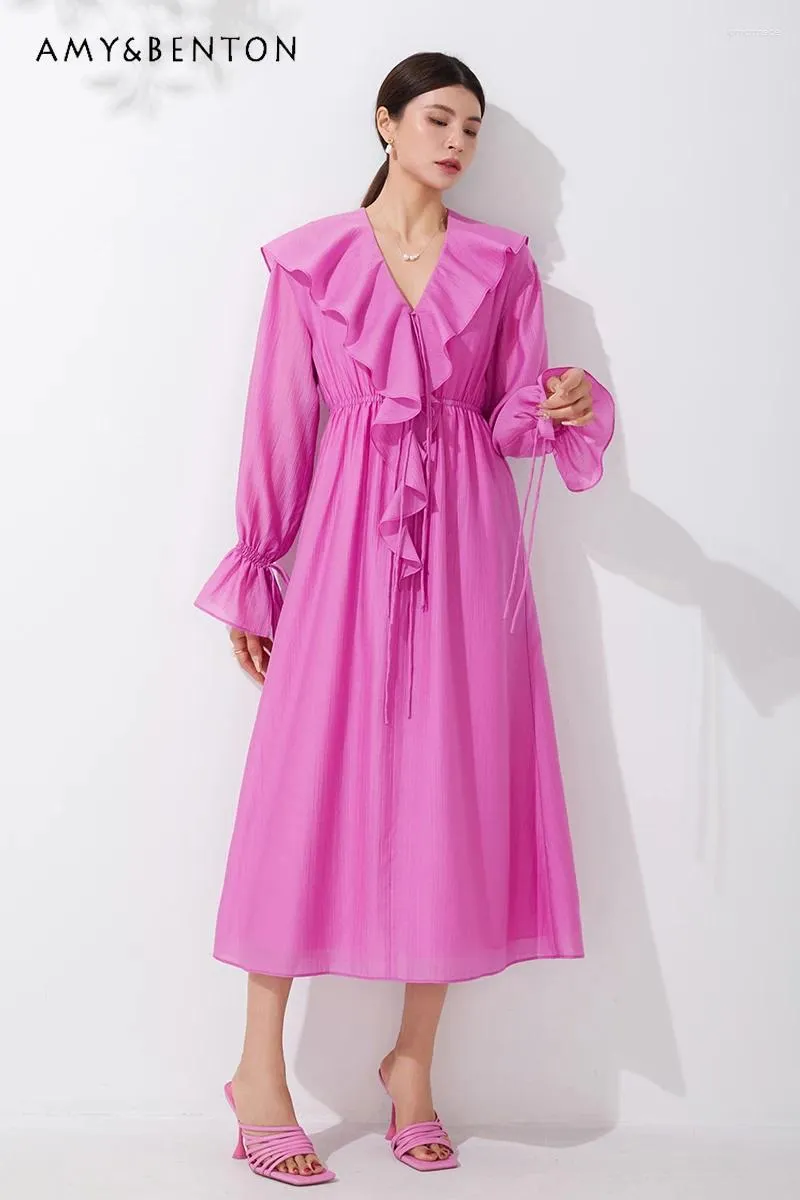 Casual Dresses High-End Sweet Elegance Dress for Women French Temperament Långärmad elastisk midjefjäder elegant midi-kalv