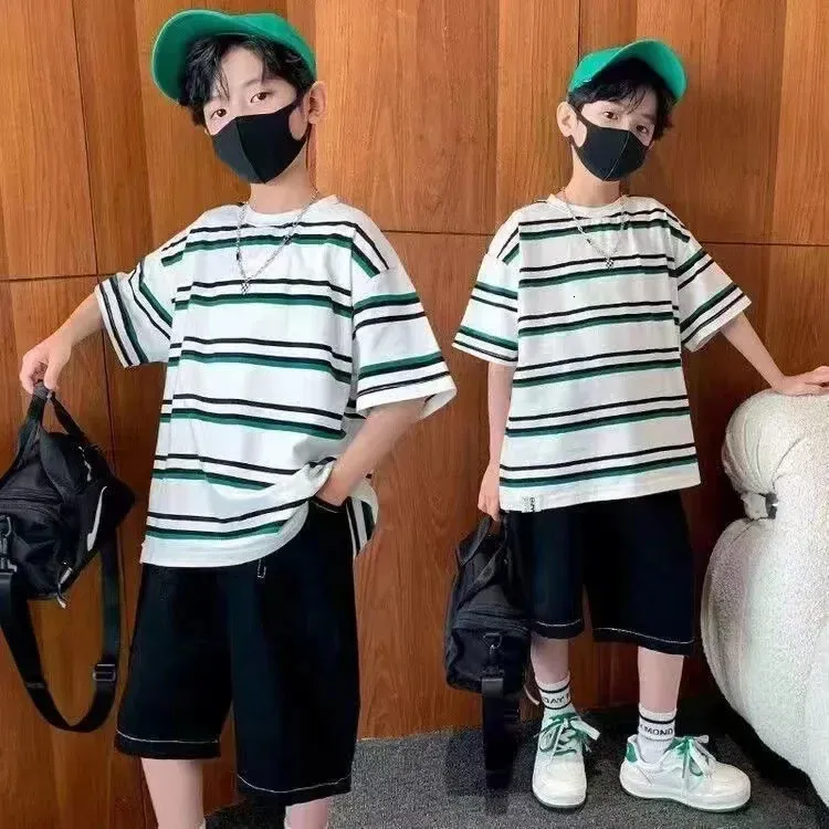 Summer Childrens Odzież w stylu koreańskim chłopcy krótkie tshirt Halfsleeved Top Sportswear 240430
