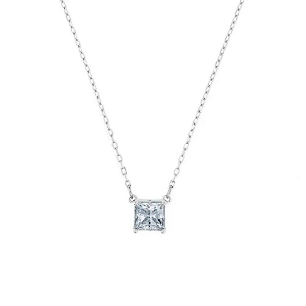 Neckless für Frau Swarovskis Schmuck passt quadratische silberne Einzeldiamantkette für Frauen mit Swarovski -Elementkristallkragenkette für Frauen