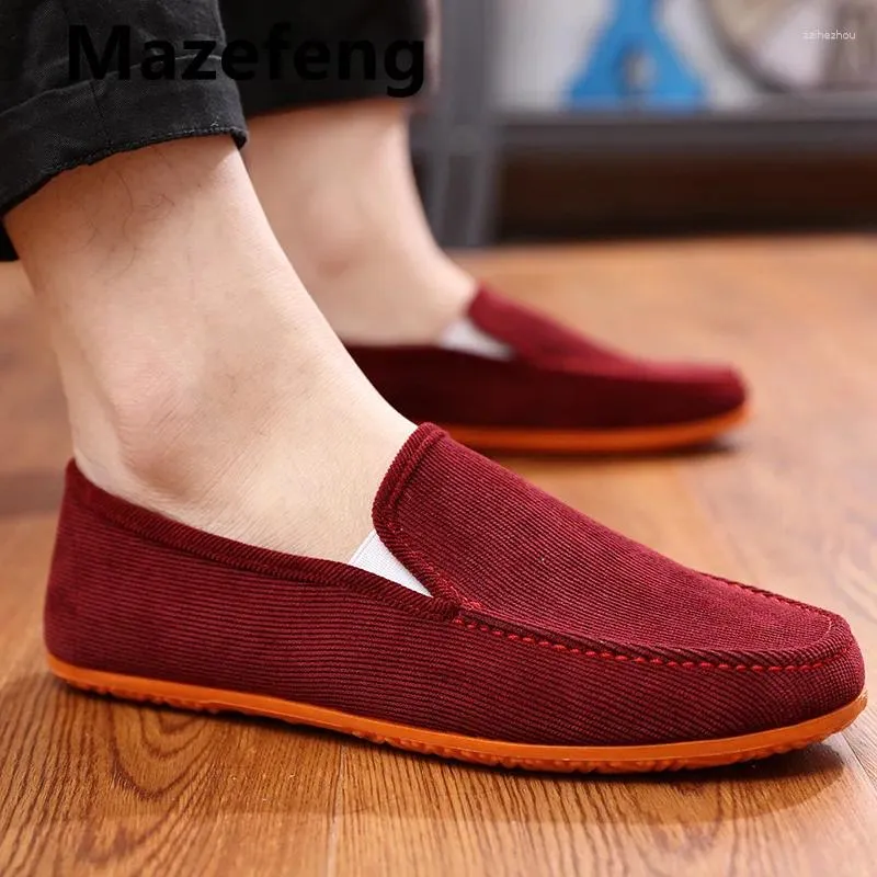 カジュアルシューズデザイナーの男性Zapatos de Hombre Slip-on Leather Male Adder Red Driving Moccasin Soft Non-Slip Loafers