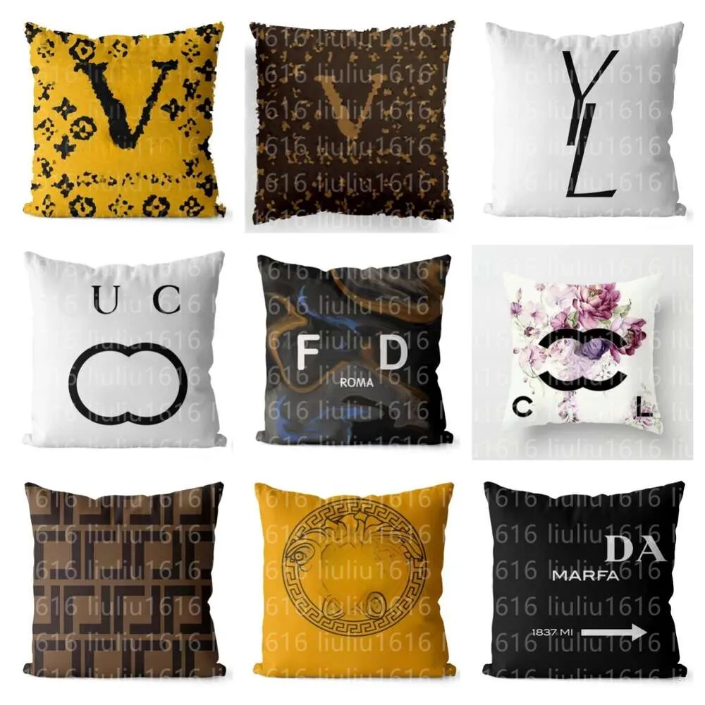 Designer Black and White Throw Classic Letter Printed Home Cover Minimalist Sofa Decoration Cushion 45 * 45cm Pillow Core Detachable cm