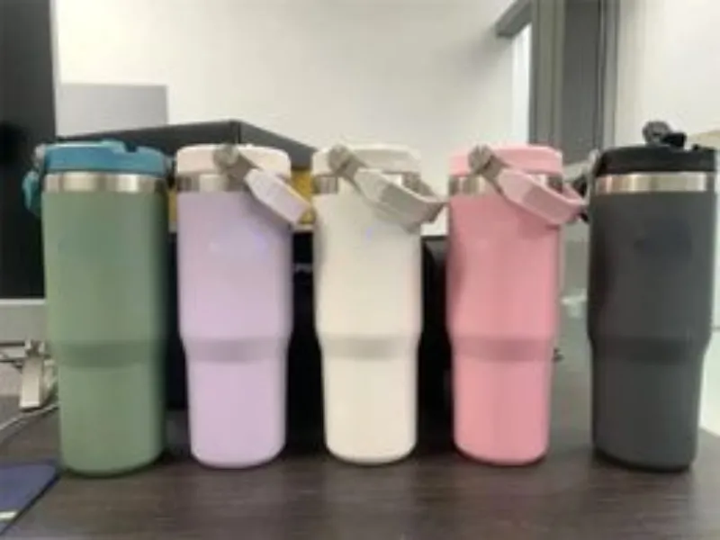 Bouteilles d'eau 30 oz tasses de préservation de chaleur en acier inoxydable en acier inoxydable à grande capacité gobelers réutilisables flip flip tasse bouteille d'eau à l'extérieur des tasses