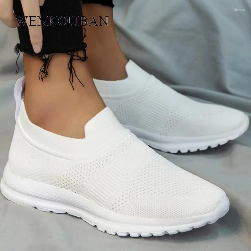 Chaussures de fitness baskets blanches pour femmes Vulcanize d'été Slip on Ladies Socks Trainers Femmes décontractées Chaussures 2024