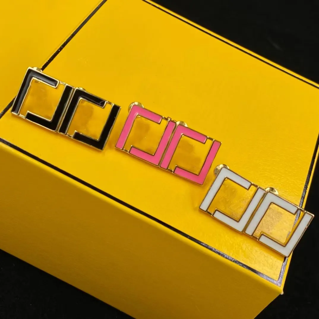 Klasyczne litery kolczyki stadninowe 18 -karne złote szkliwo stylowe proste designerskie kolczyki do codziennego stroju damskiego biżuteria urodzinowa biżuteria