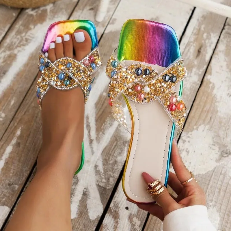 Slippers Plus Taille Chaussures pour femmes 2024 Luxurious Raignes Rainbow Tlides à la mode carrée Pétuflas Flat de Mujer