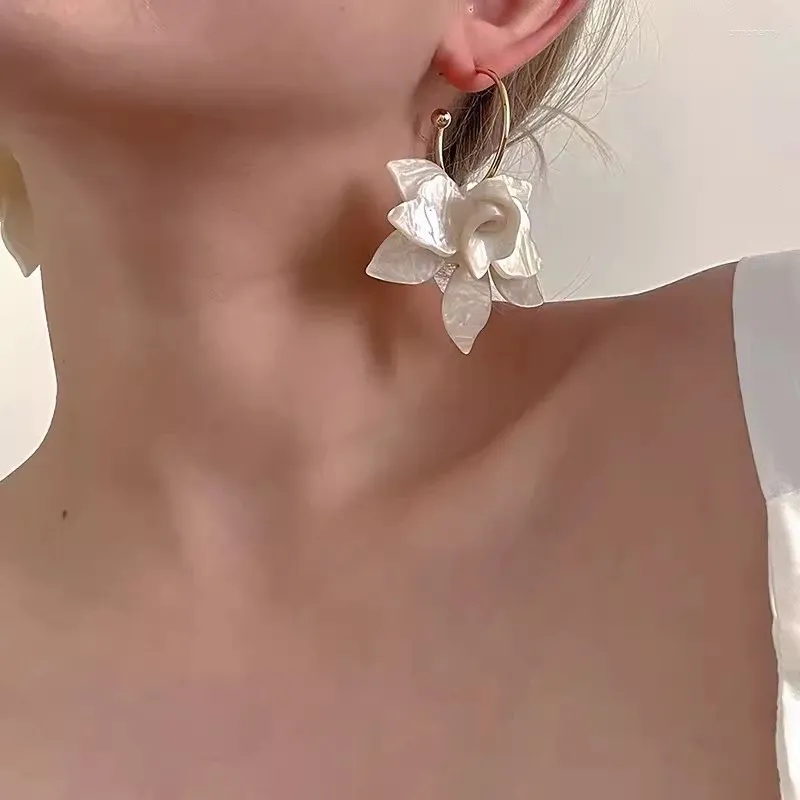 Hoop Ohrringe Peri'sbox französische weiße braune Acryl -Retro übertreiben Blumen elegant fortgeschrittenes Design Sinn für Frauen Statement Schmuck Schmuck