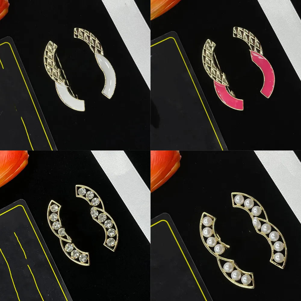 Diseñador Titanium Steel Broch Pins para mujer de 18k Gold Mart Letter INLAY Joyería Crystal Pin Combra