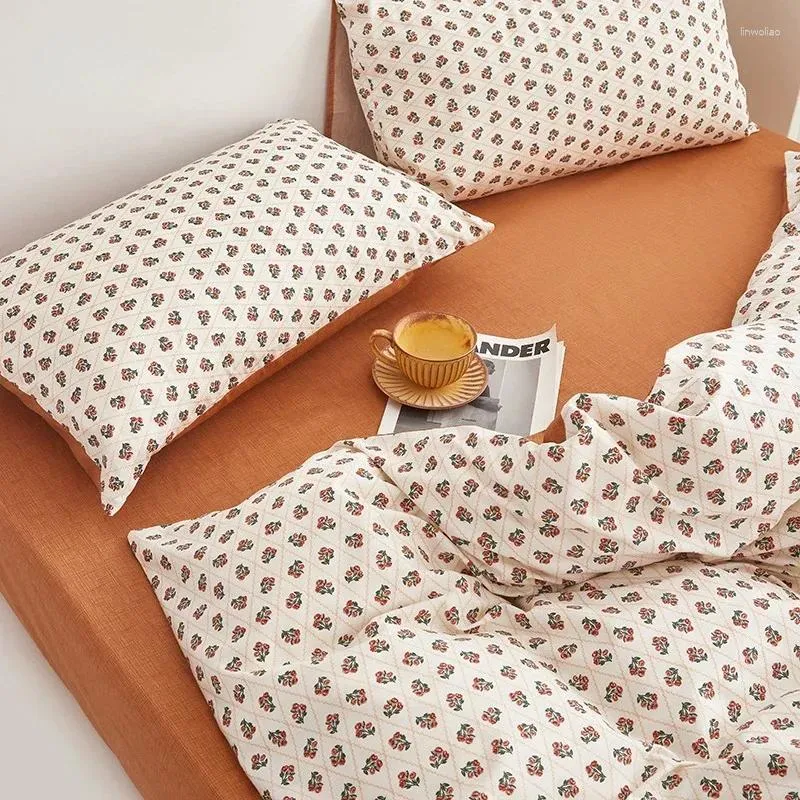 Ensemble de literie Lit en coton quatre pièces mignons pour enfants en dortoir à trois pièces pour garçon de couette en couverture