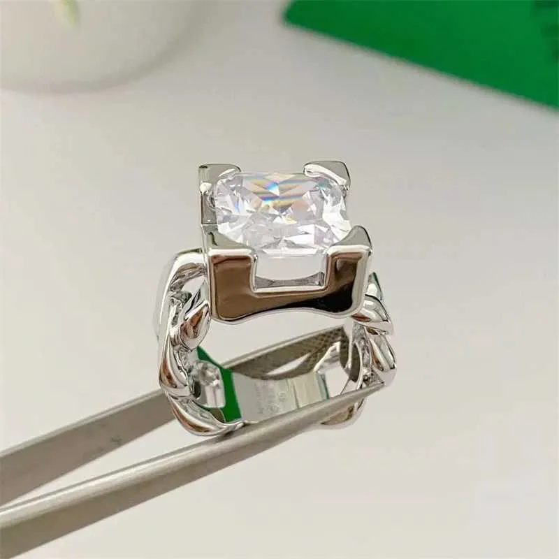 Solitaire ringtrend Beroemde merkontwerper overdreven glazen vierkant grote zilveren kettingring voor dames mannen luxe sieraden landingsbaan goth Boho T240429