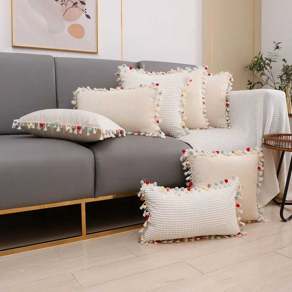 Cuscino a strisce a strisce tessuto a velluto a vellutoy colorato cuscino cuscino con pompon cuscino a colore solido cuscini decorativi per la casa per divano
