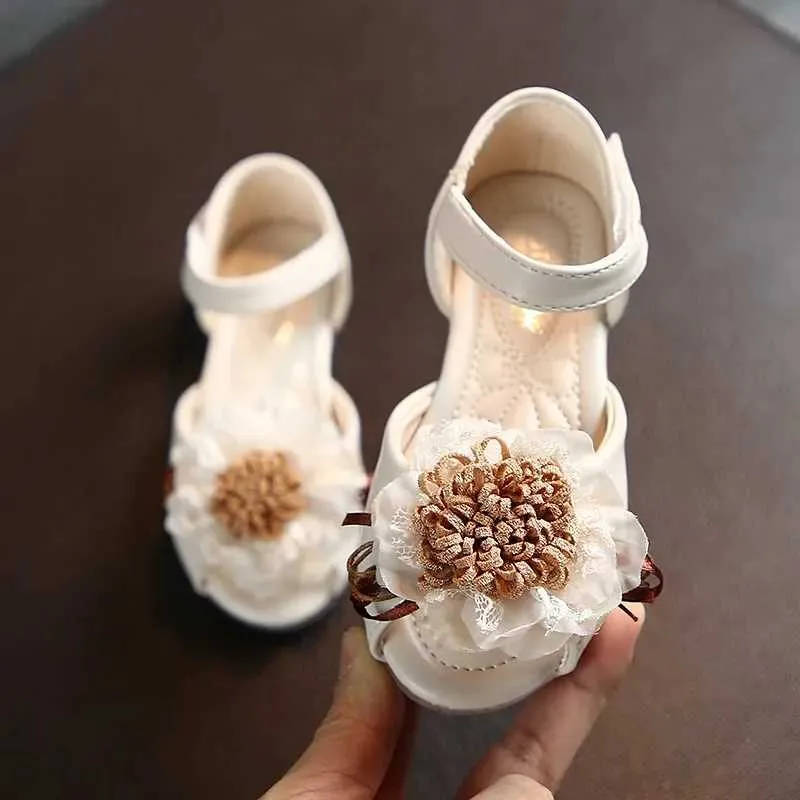 Sandali per bambini sandali carini principessa dolce fiore estate scarpe ragazze morbide scarpe da spiaggia eleganti bambini sandali in pizzo per spettacolo per matrimoni per feste