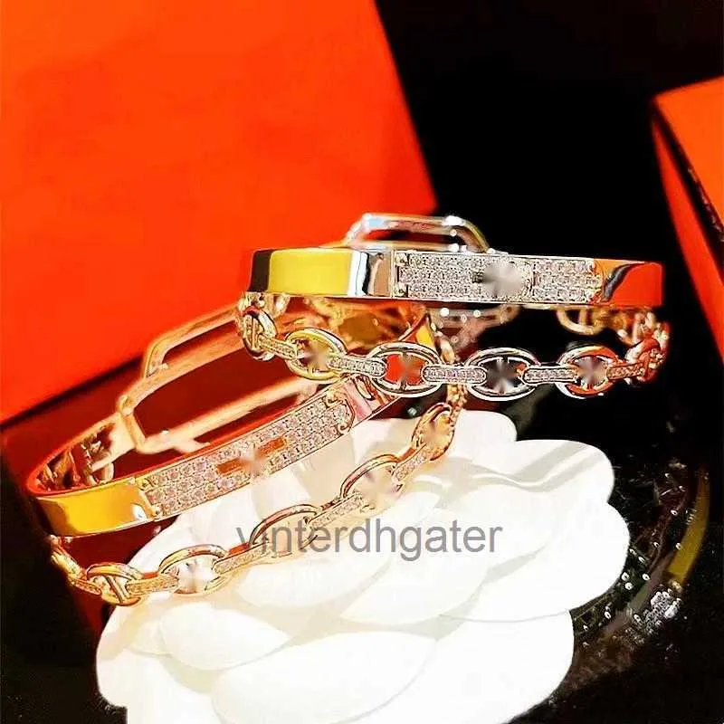 Top Luxury HRMS Designer High Version V Gold Gold Nouveau produit Diamond INRRADE 2-en-1 Bracelet de nez de cochon pour femmes Double-couche creused Kelly Starry Original 1TO1 avec boîte