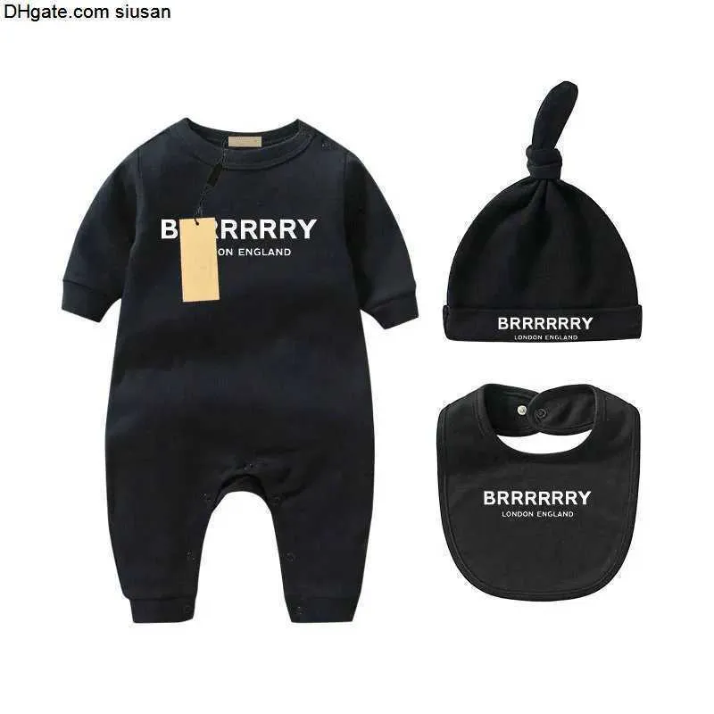 生まれた幼児の女の赤ちゃんデザイナーブランドのレターコスチュームオーバーオール服ジャンプスーツキッズボディスーツの赤ちゃんの服装romper outfi bib hat 3pc
