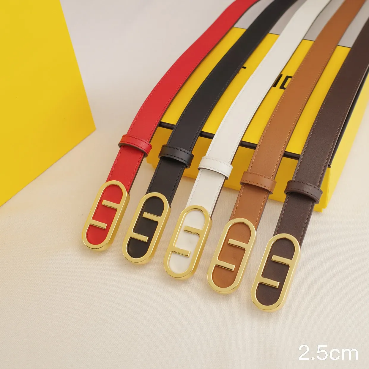 Designer de luxe ceintures minces pour femmes ceinture authentique ceintures en cuir largeur 2,5 cm Lettres lisses boucle hommes minces de ceinture de style