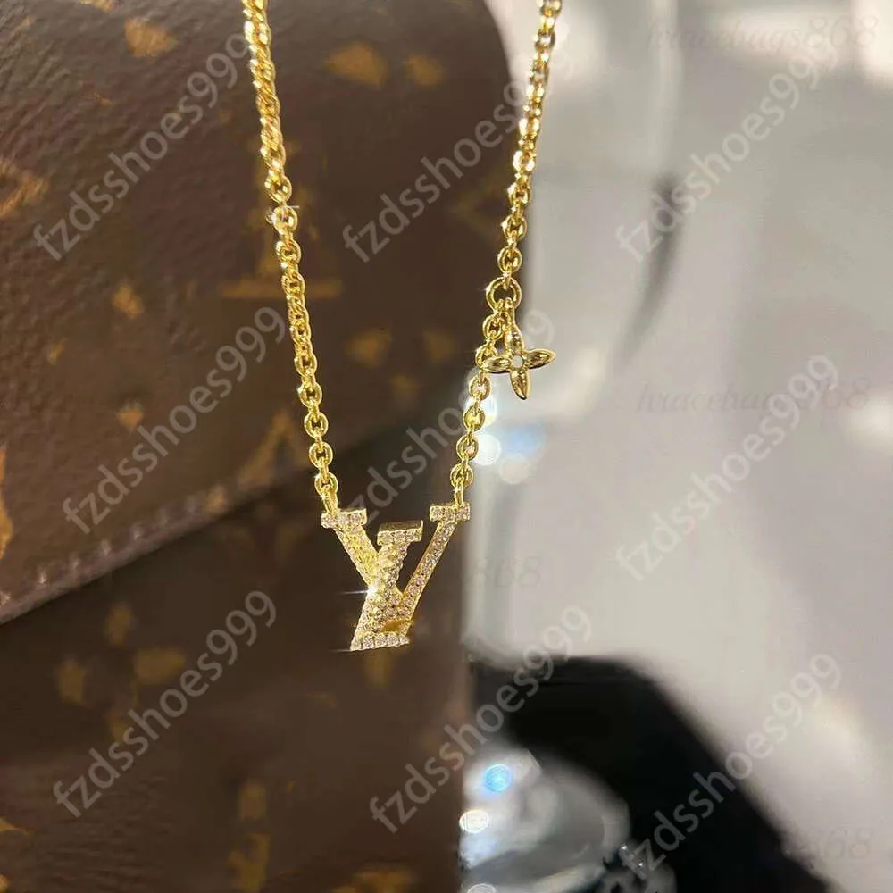Nooit vervagen 18K Gold vergulde luxe merkontwerper Hangers kettingen roestvrijstalen brief choker hangsel ketting ketting keten juwelen accessoires geschenken 7a 7a