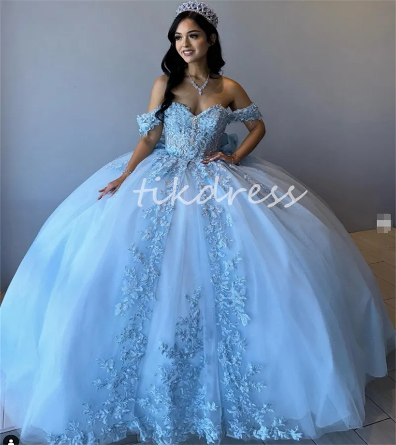 Elegant ljusblå quinceanera klänningar från axlar bollklänning applikationer spets vestidos de 15 quinceanera golvlängd tyll prinsessa femton födelsedagsfest klänningar