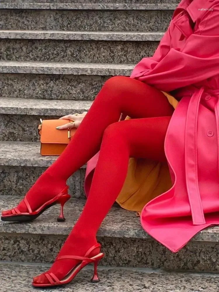 Vrouwensokken sexy rode ultradunne solide doorschijnende slanke panty's vrouwelijke elasticiteit bodys kousen naadloze bruid leggings naadloos