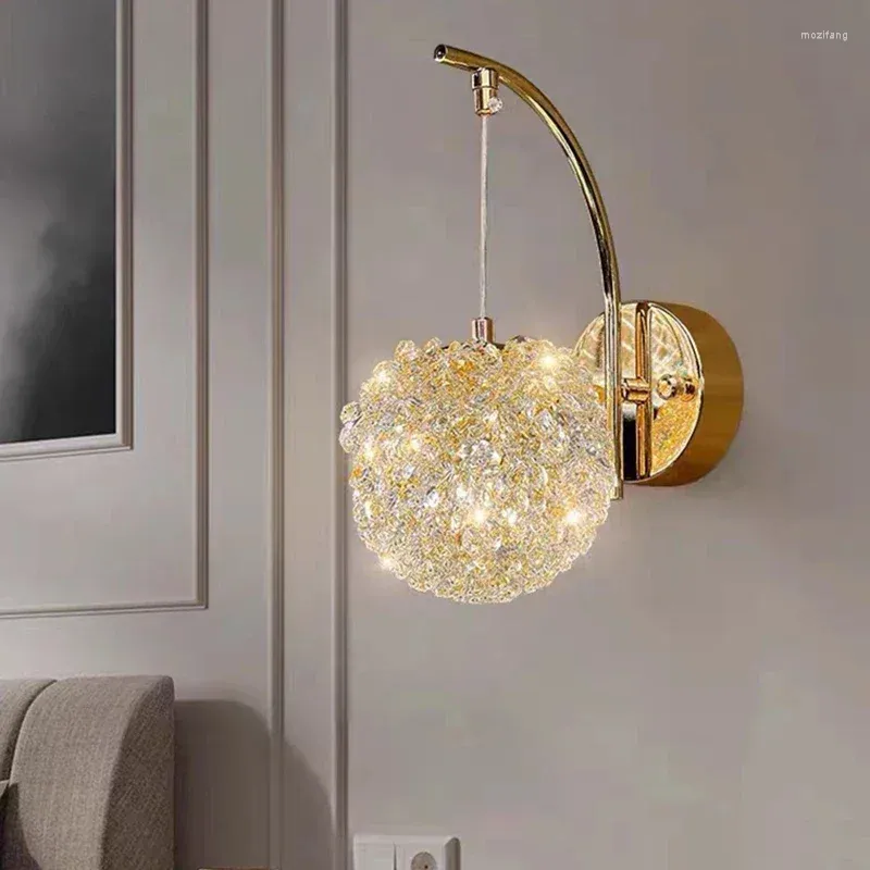 Lampe murale nordique moderne de luxe de luxe Crimstal Ball Iron Art chambre de chambre à coucher d'entrée