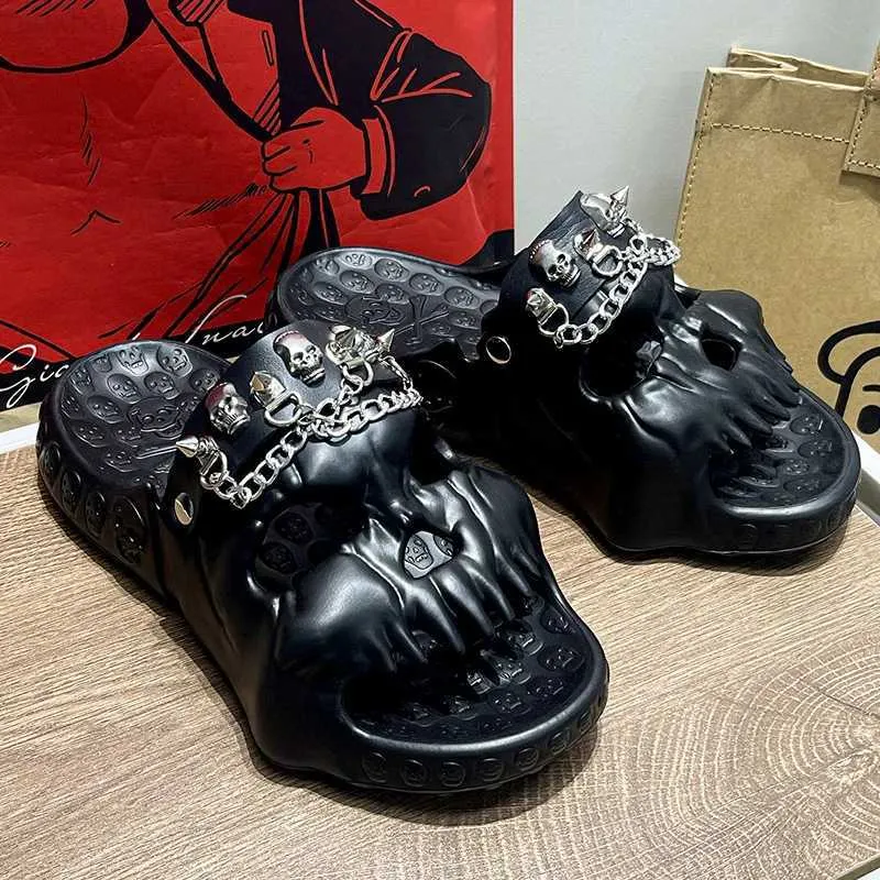 Slippers mass verão insere as sandálias design de nicho ao ar livre sapatos casuais de sola grossa Anti Slip Eva Slippers Punk Skull Head Beach Shoes 240506