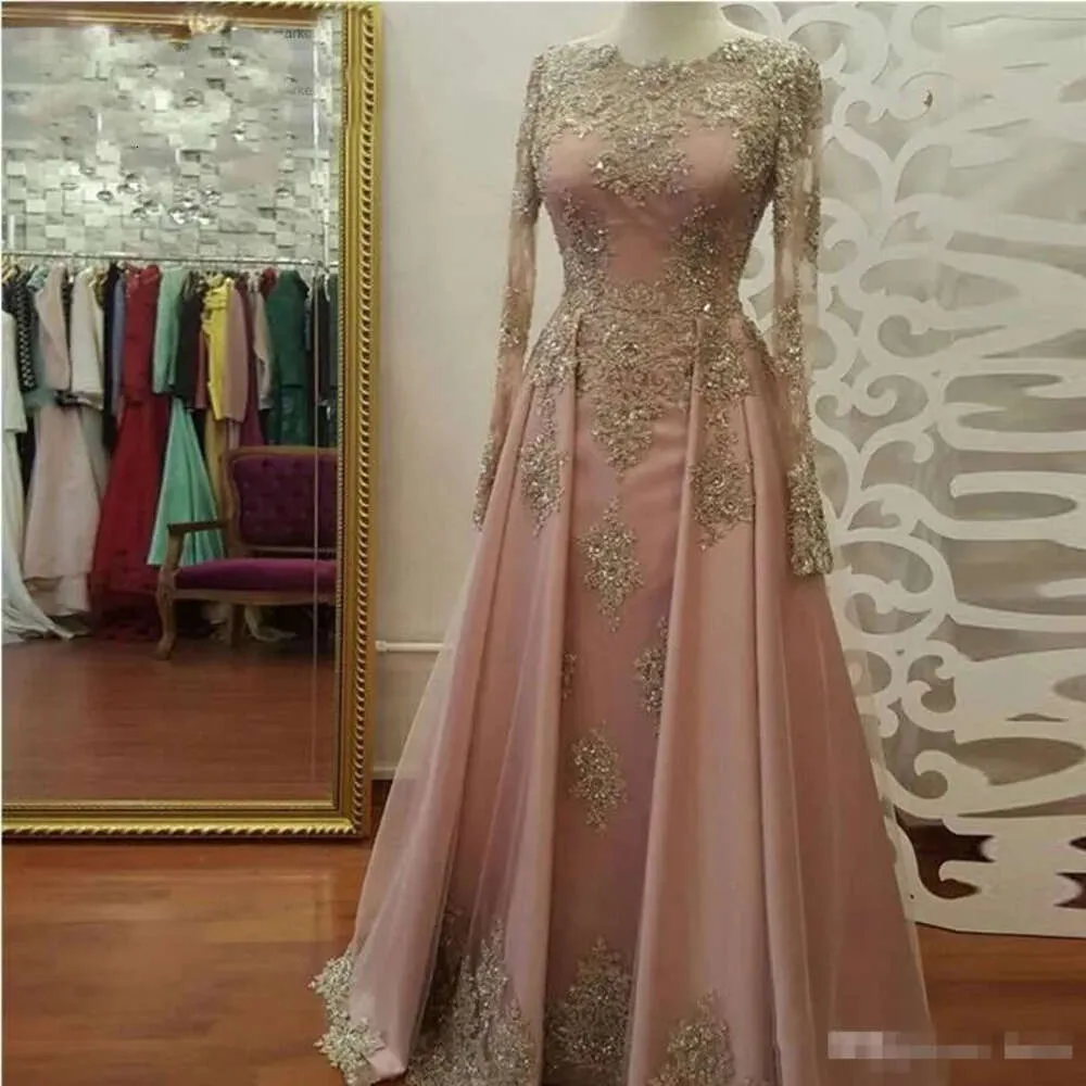 Rose Lace Gold Dusty 2019 Applique Pink Prom Dresses Long Illusion Hyls Pärlade paljetter Täckta knappar Skopa Neck Evening Formella klänningar