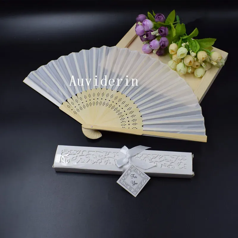 Pinsel 100pcs Weiß Elfenbein Hochzeit Geschenk Bambus Handfan Personalisierte Namen Souvenirs dankt Gäste Taufe Taufe Party Gefälligkeiten