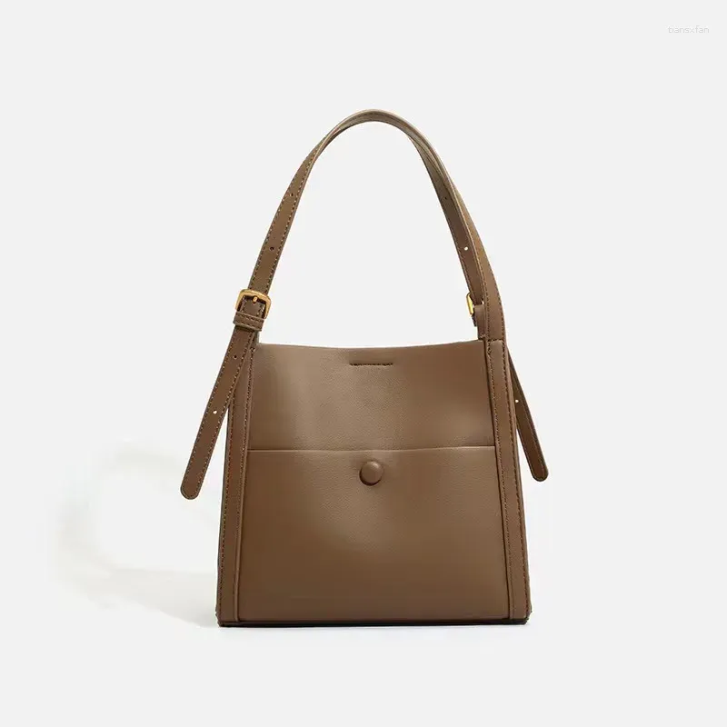 Totes 2024 NICHE DESIGNER Luxury Retro Bucket Bag Exquisite and Versatile Handbag High-End Casual Simple Shoulder Phone