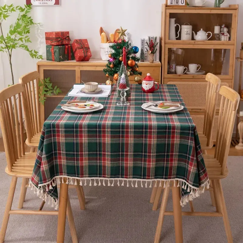 Niceau de Noël Green Plaid Po Atmosphere Resort Resort Textile 2024 ans Couverture de table pour le restaurant de rassemblements familiaux 240430