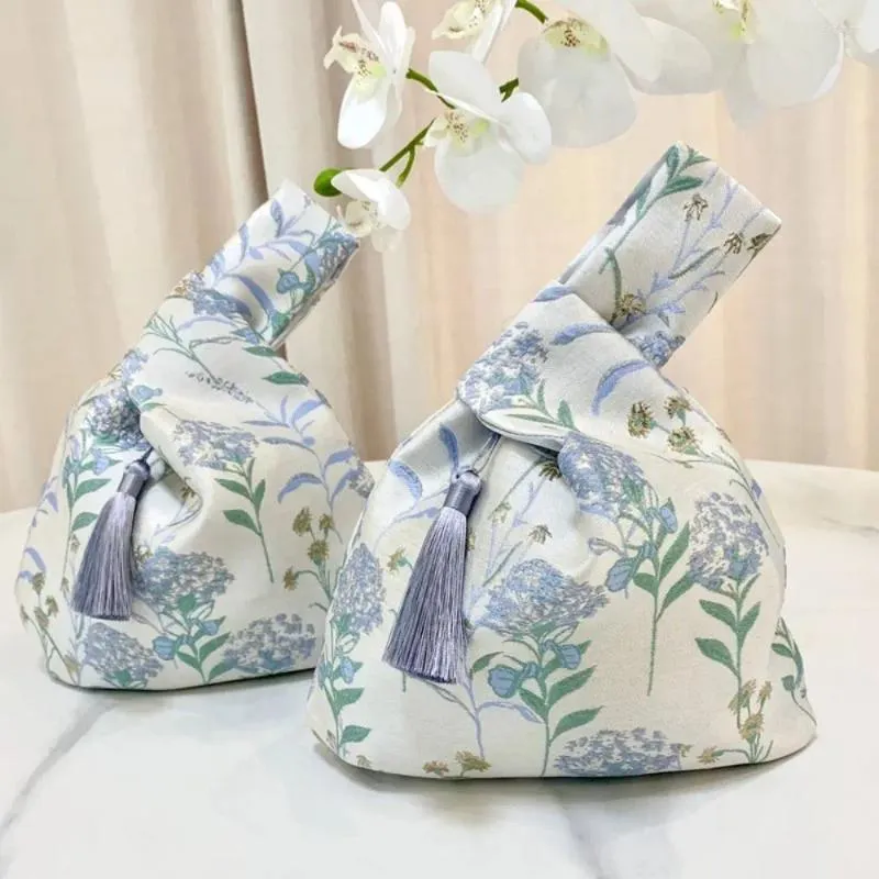 Totes 3Colors Bolsa de pulso com tassel bordado de estilo pingente chinês Hanfu Bolsa Cheongsam Acessórios imitação de seda bolsa de presente de seda
