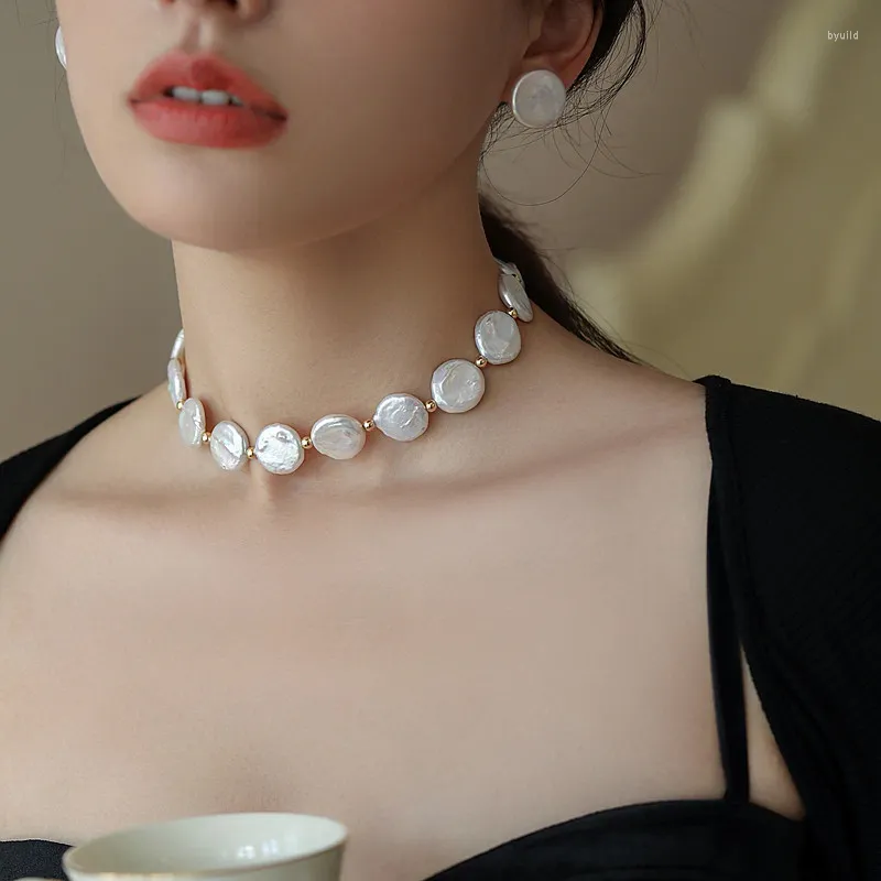 ペンダントオリジナルデザイン明るい光大きなバロック特別型のボタン淡水真珠のネックレスの絶妙なレトロ鎖骨チェーンNE